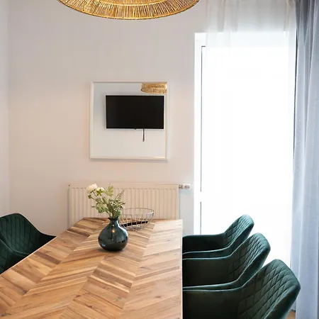 Urban Flats Apartment *