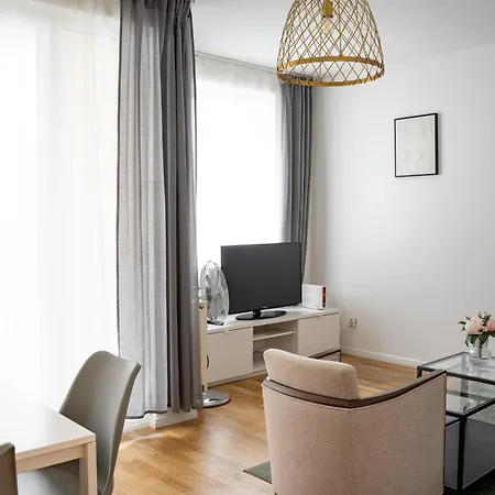 Urban Flats Apartment *