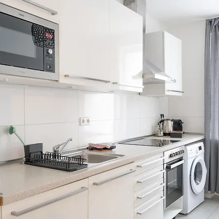 Urban Flats Apartment *