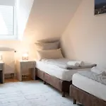 Urban Flats Apartment *