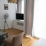 Urban Flats Apartment *