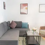 Urban Flats Apartment *